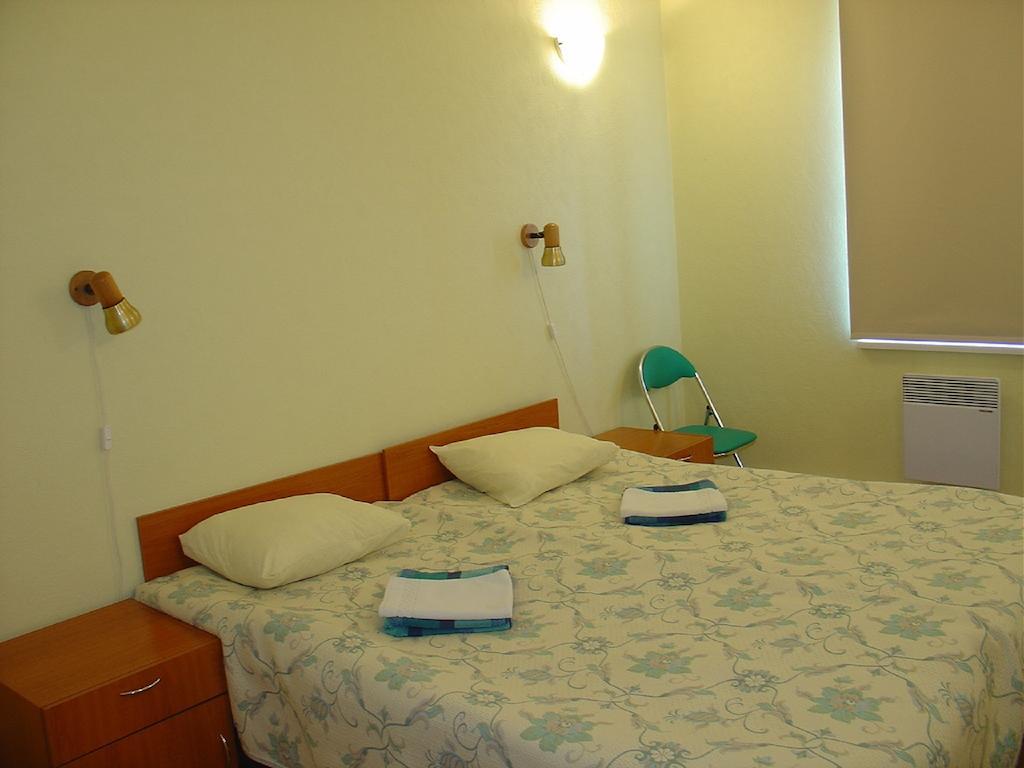 Kuressaare Airport Guest House Værelse billede