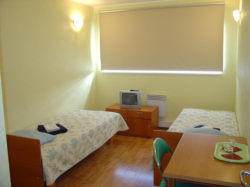 Kuressaare Airport Guest House Værelse billede